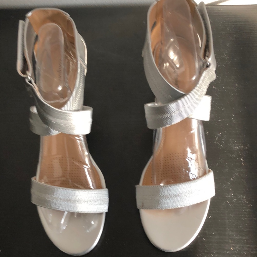 Comfort View Silver Sandals Sz 11W